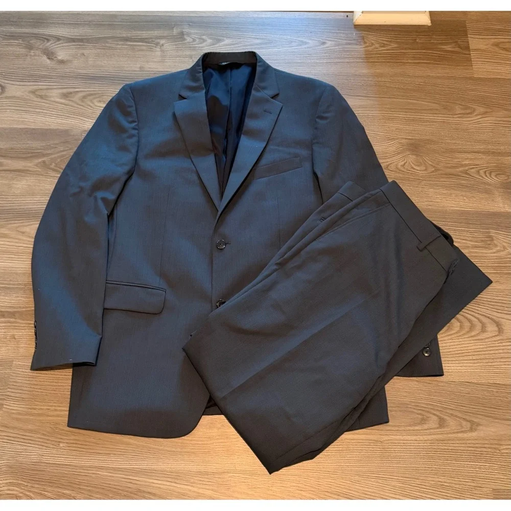Jos A Bank Traveler's 2pc Navy Blue Suit Sport Coat size 43L & Pant size 37 x 31